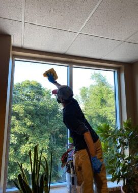 IMG_0509b cleaning technician professionally cleaning and office