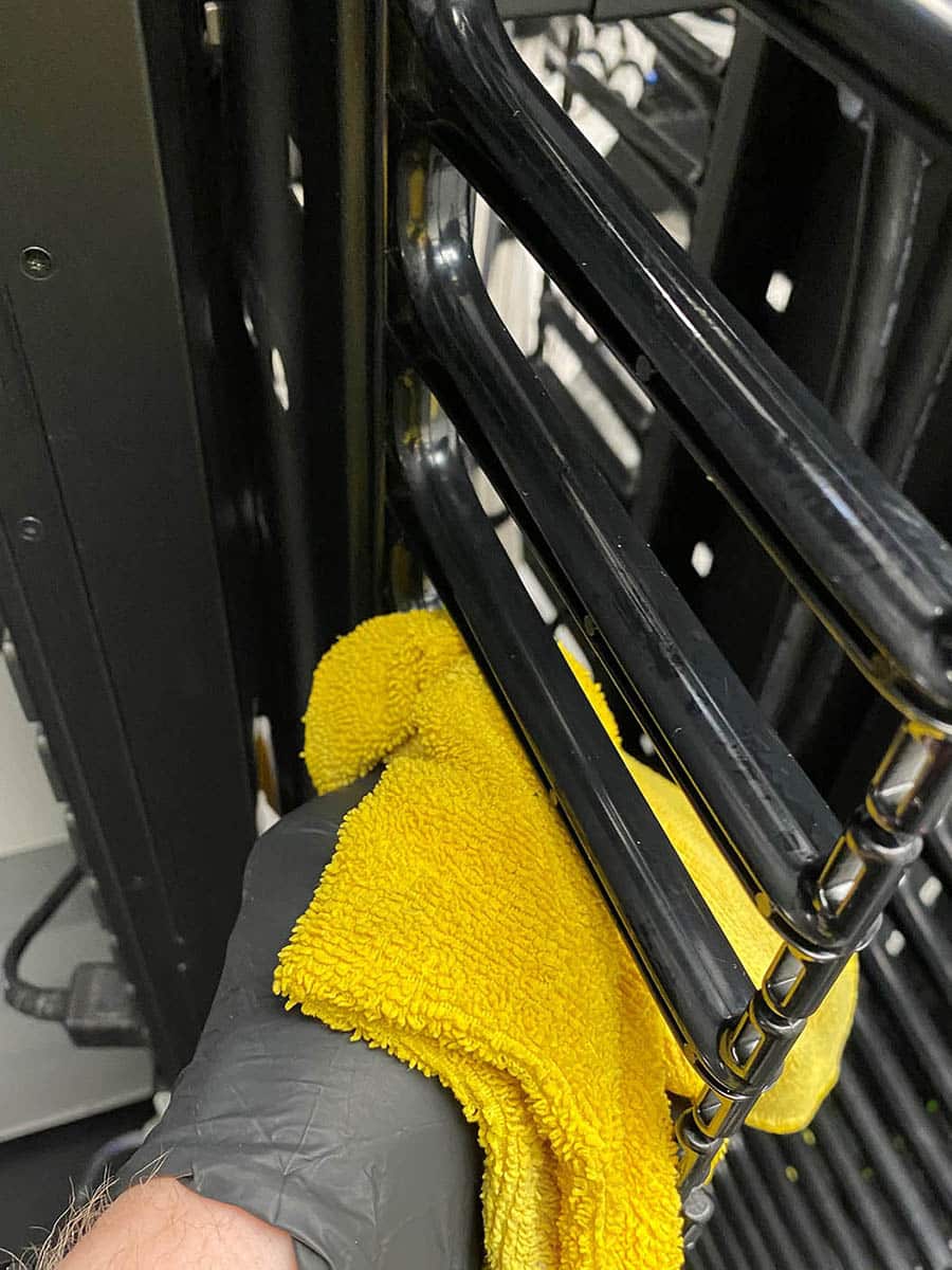 The Comprehensive Guide to Cleaning Server Racks and Cabinets Interiors