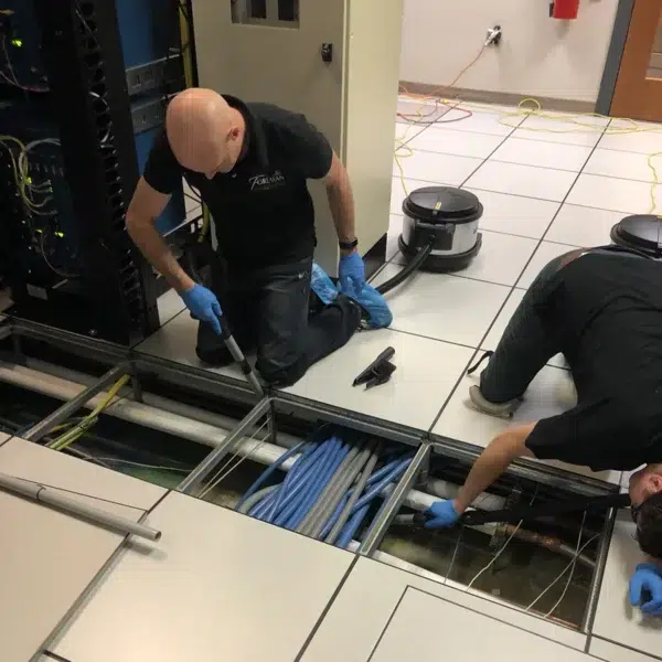 Data-Center-Subfloor-Cleaning-04-new data-center-subfloor-cleaning